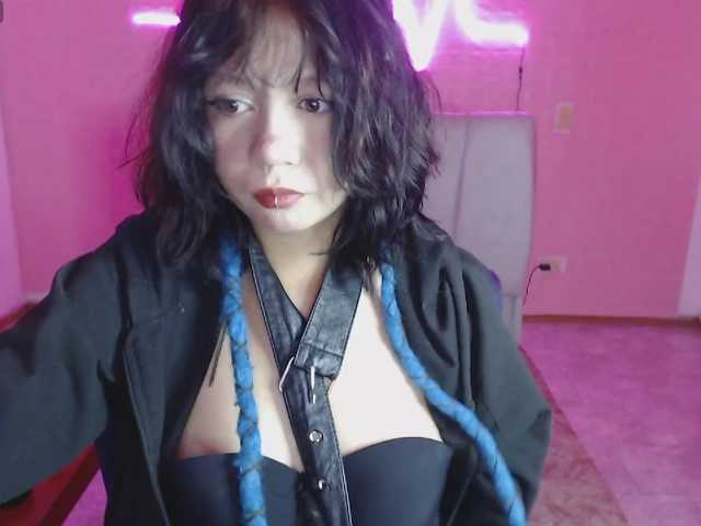 violetdreams-1 live cam on BongaCams