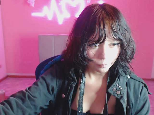 violetdreams-1 live cam on BongaCams