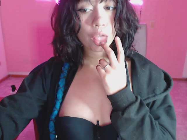 violetdreams-1 live cam on BongaCams