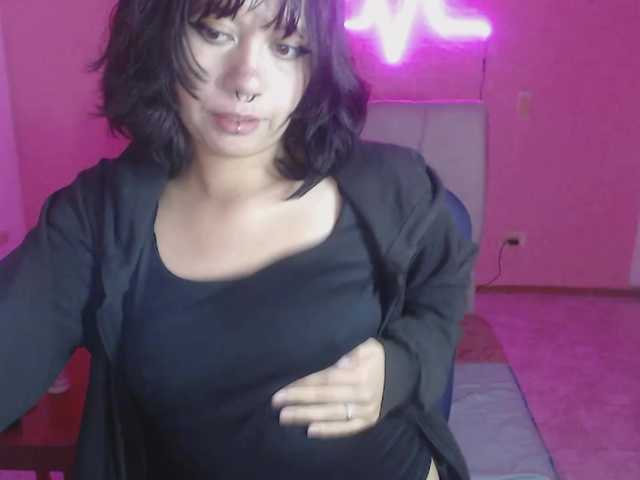violetdreams-1 live cam on BongaCams