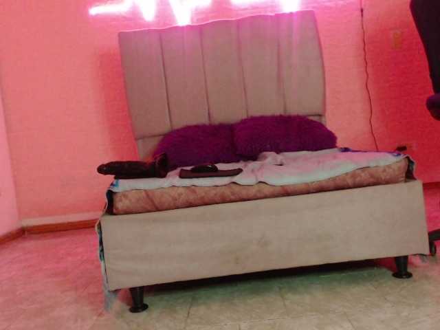 violetdreams-1 live cam on BongaCams