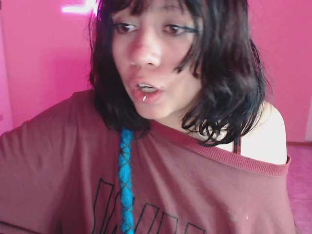 violetdreams-1 live cam on BongaCams