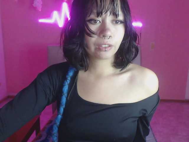 violetdreams-1 live cam on BongaCams