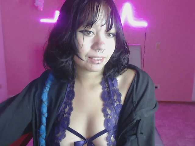 violetdreams-1 live cam on BongaCams