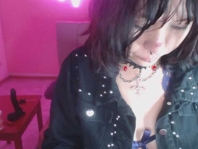 violetdreams-1 live cam on BongaCams