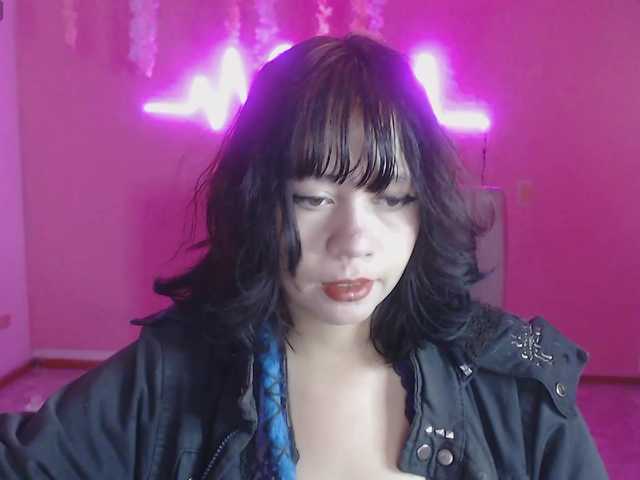 violetdreams-1 live cam on BongaCams