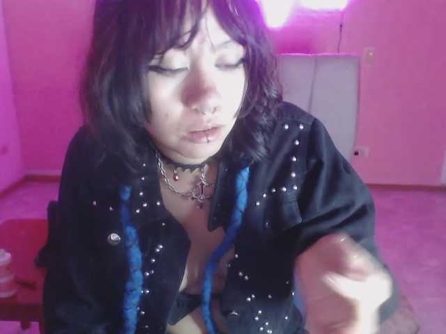 violetdreams-1 live cam on BongaCams