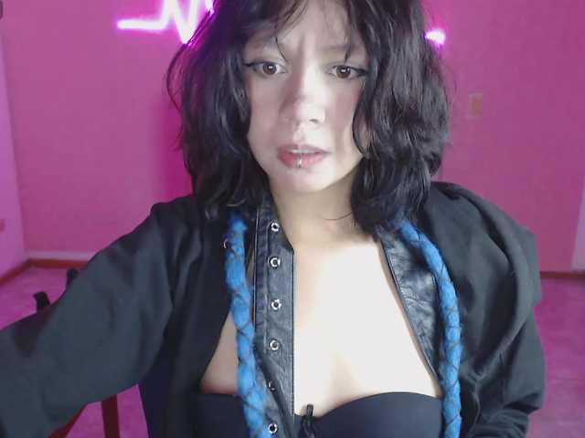 violetdreams-1 live cam on BongaCams