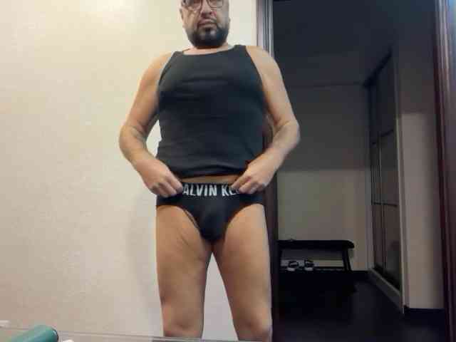 Bear-BE Live Webcam on BongaCams