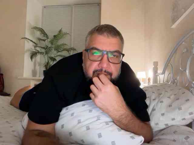 Bear-BE Live Webcam on BongaCams