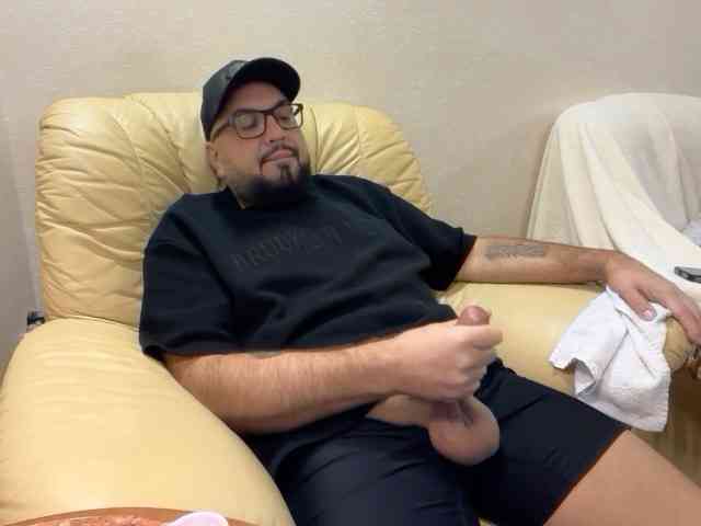 Bear-BE Live Webcam on BongaCams