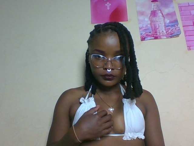 PrettyBlackpearl live cam on BongaCams