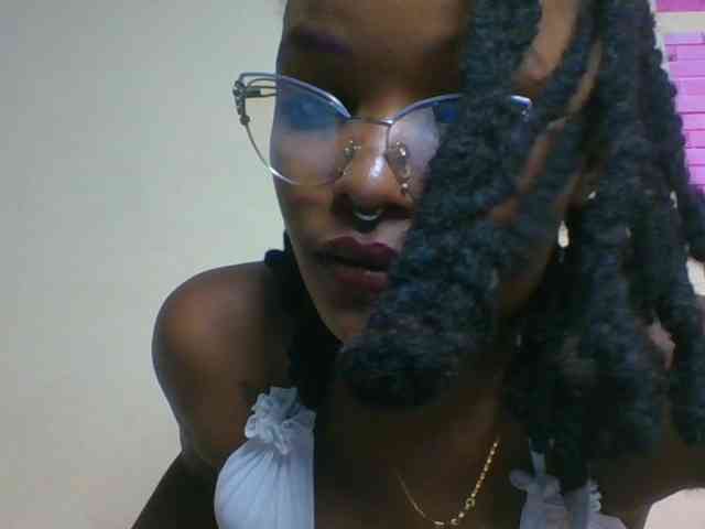 PrettyBlackpearl webcam