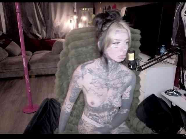 Bambitatted Sex Cam Show