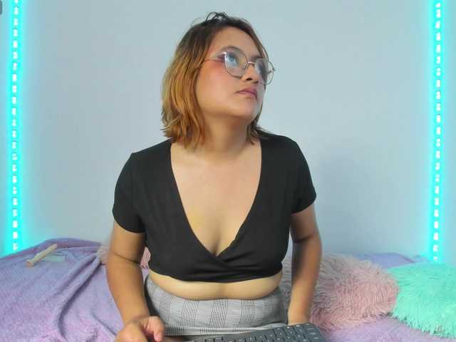 EmberKane live cam on BongaCams
