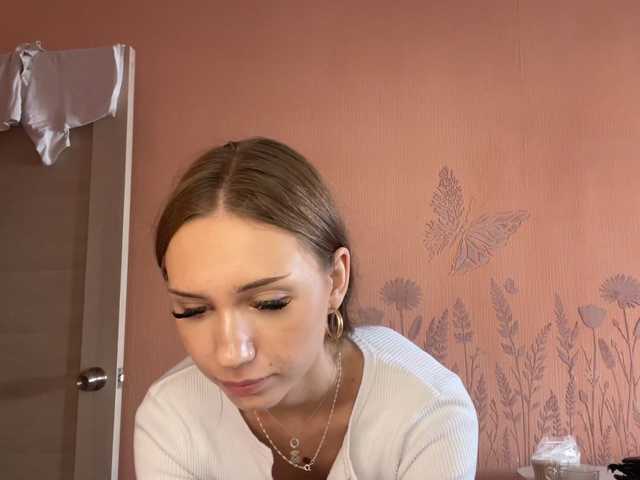 le modèle SofiaTanna est en webcam porno dans un show sur le site bongacams, il possède les tags suivants: White/Caucasian,Blonde,Shaved