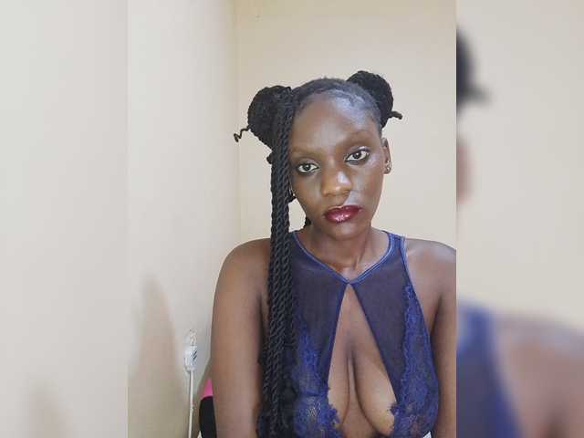 Lustylunna live cam on BongaCams