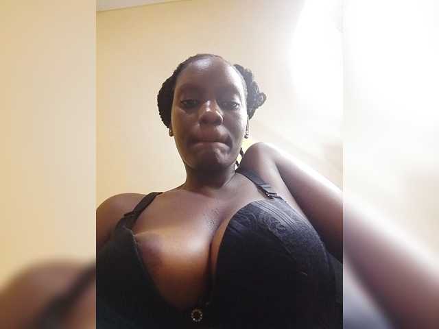 Lustylunna live cam on BongaCams