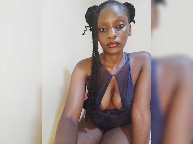Lustylunna live cam on BongaCams