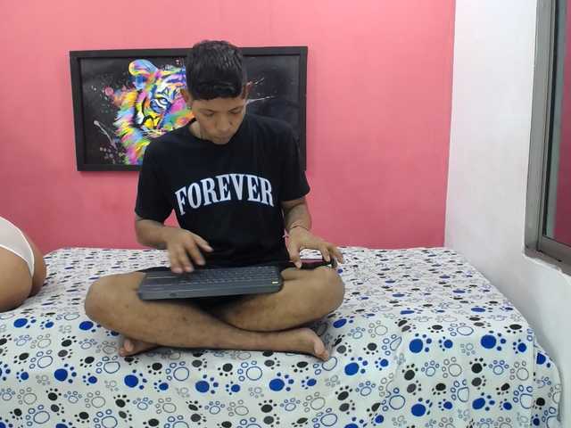 latinosninfomanos live cam on BongaCams
