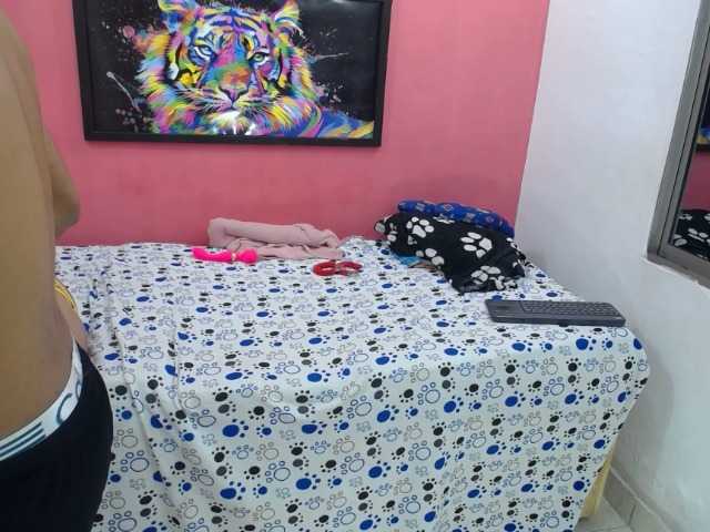 latinosninfomanos live cam on BongaCams