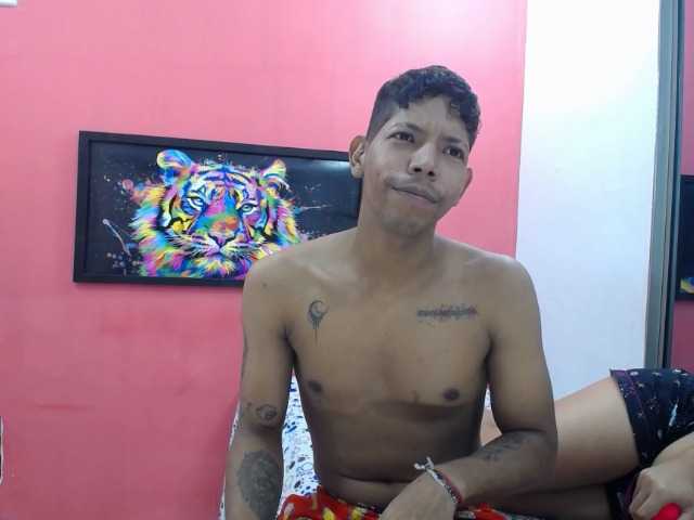 latinosninfomanos live cam on BongaCams