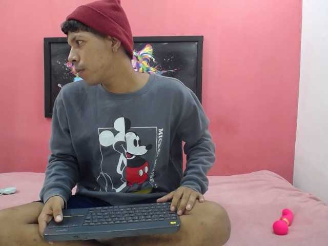 latinosninfomanos live cam on BongaCams
