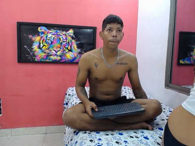 latinosninfomanos live cam on BongaCams