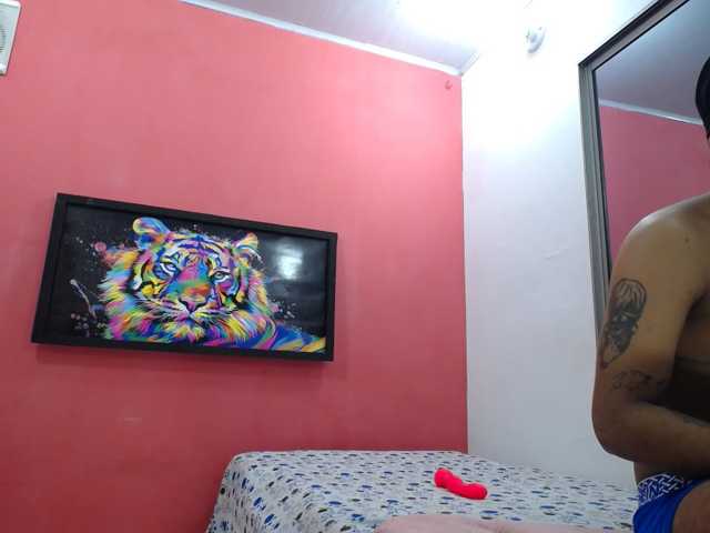 latinosninfomanos live cam on BongaCams