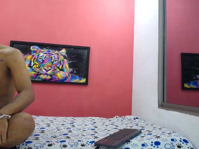 latinosninfomanos live cam on BongaCams