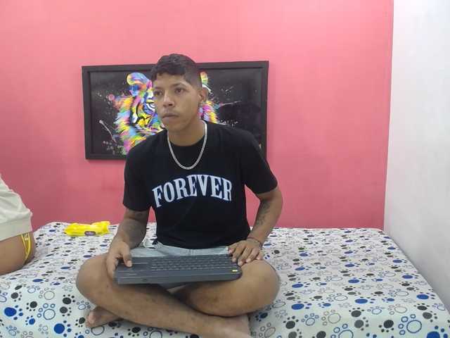 latinosninfomanos live cam on BongaCams