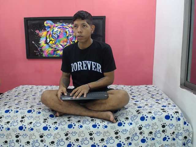 latinosninfomanos live cam on BongaCams