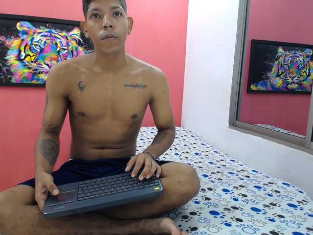 latinosninfomanos live cam on BongaCams