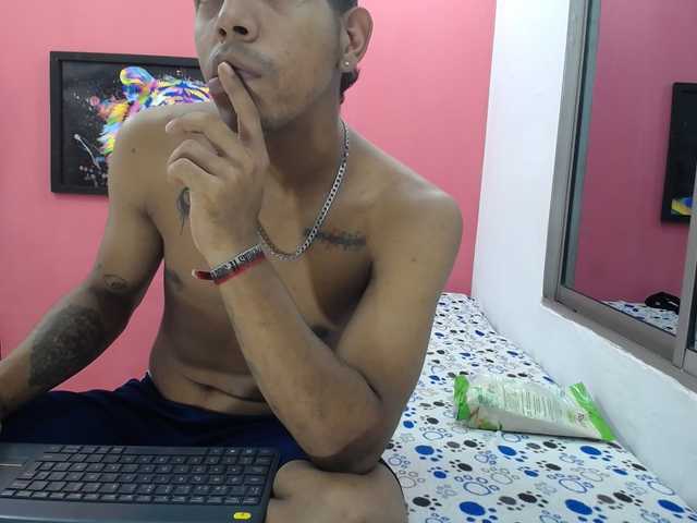 latinosninfomanos live cam on BongaCams