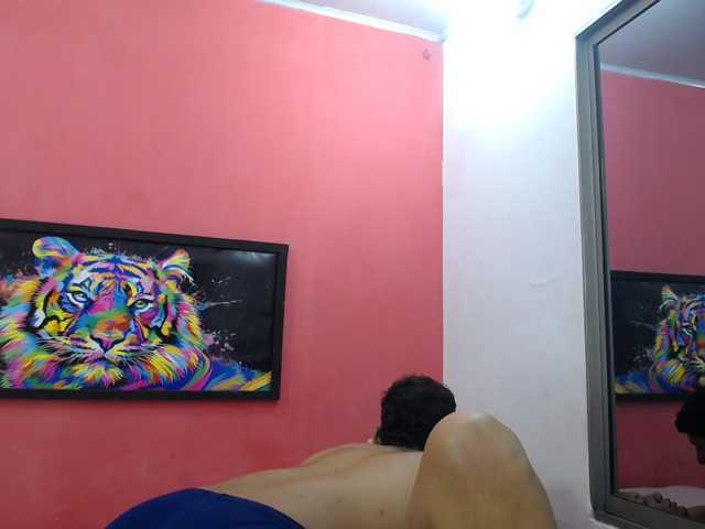 latinosninfomanos live cam on BongaCams