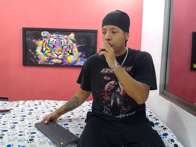 latinosninfomanos live cam on BongaCams