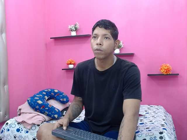 latinosninfomanos live cam on BongaCams