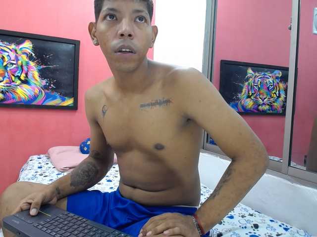 latinosninfomanos live cam on BongaCams