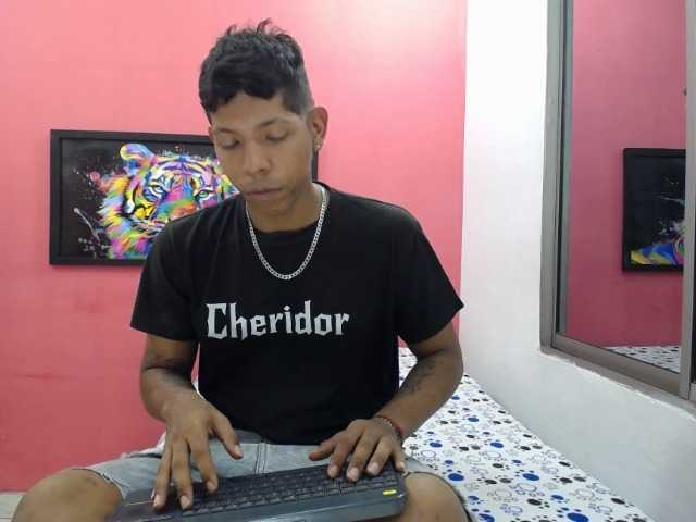 latinosninfomanos live cam on BongaCams