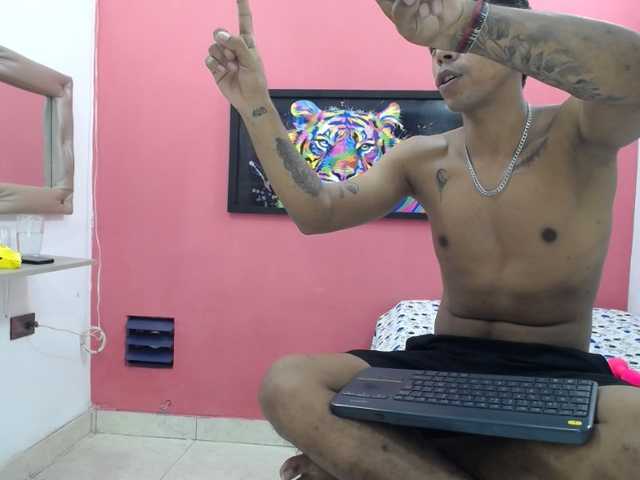 latinosninfomanos live cam on BongaCams
