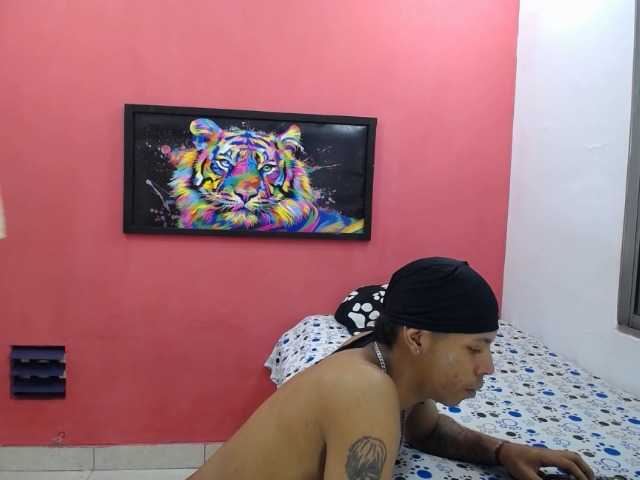latinosninfomanos live cam on BongaCams
