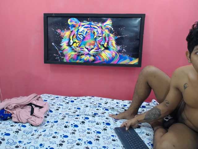 latinosninfomanos live cam on BongaCams