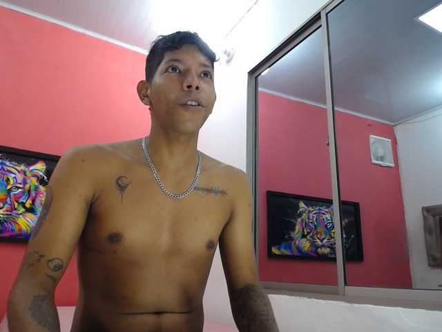 latinosninfomanos live cam on BongaCams