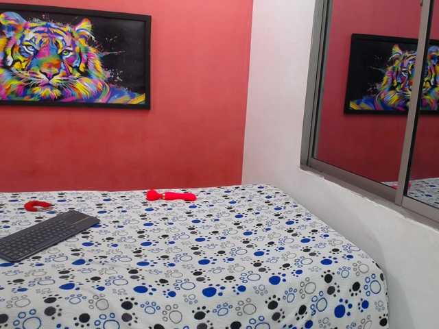 latinosninfomanos live cam on BongaCams
