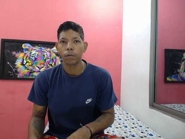 latinosninfomanos live cam on BongaCams