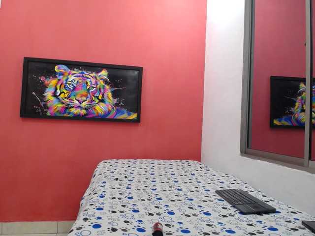 latinosninfomanos live cam on BongaCams