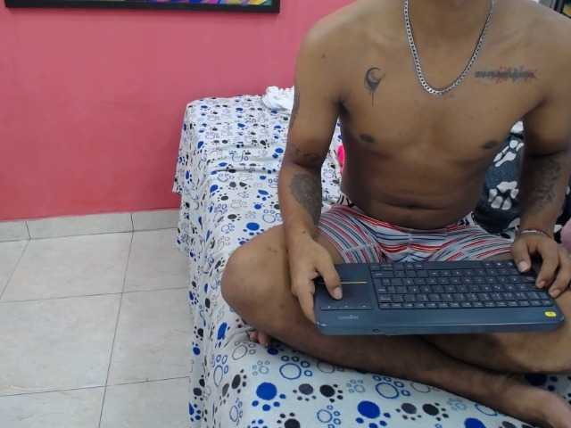 latinosninfomanos live cam on BongaCams