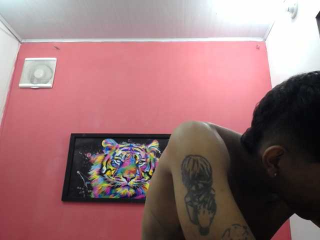 latinosninfomanos live cam on BongaCams
