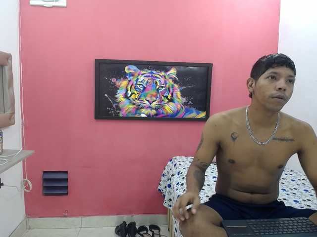 latinosninfomanos live cam on BongaCams
