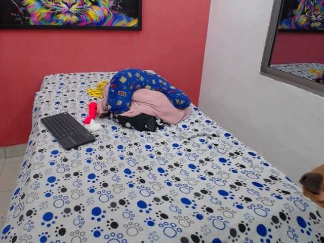 latinosninfomanos live cam on BongaCams